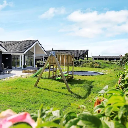 18 Person In Holiday home